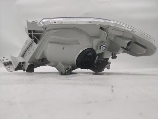 Thumbnail: TOYOTA HILUX VIGO 2005-2010 HALOGEN R.H.S HEADLIGHT ASSEMBLY