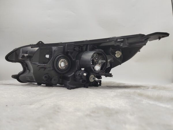 Thumbnail: HONDA CR-V 4 2012-2014 XENON R.H.S HEADLIGHT ASSEMBLY
