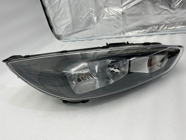 Thumbnail: FORD FOCUS 2015-2017 R.H.S HEADLIGHT ASSEMBLY