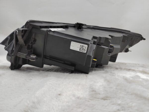 Thumbnail: LAND ROVER DISCOVERY SPORT R-DYNAMIC HSE 2021-2024 LED R.H.S HEADLIGHT ASSEMBLY