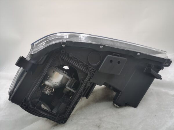 Thumbnail: LEXUS RX 330 (TOYOTA HARRIER) ACU30W HALOGEN 2003-2008 R.H.S HEADLIGHT ASSEMBLY