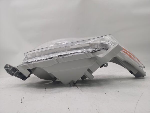 TOYOTA KLUGER 2011-2013 HALOGEN L.H.S HEADLIGHT ASSEMBLY