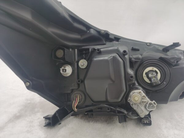Thumbnail: TOYOTA HILUX REVO 2015-2019 LED L.H.S HEADLIGHT ASSEMBLY