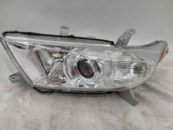 Thumbnail: TOYOTA KLUGER 2011-2013 HALOGEN L.H.S HEADLIGHT ASSEMBLY