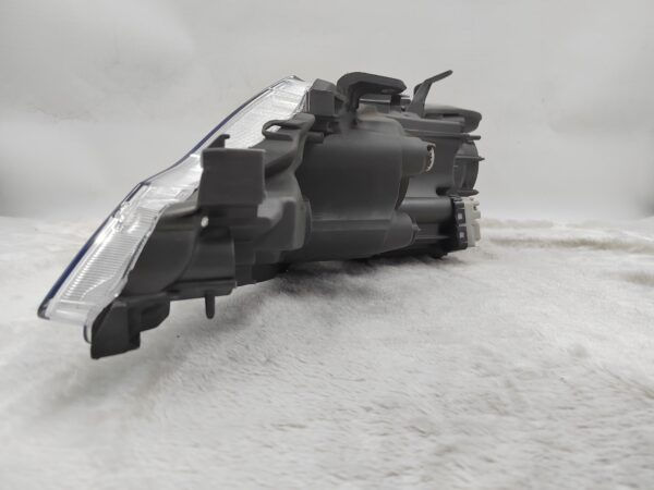 Thumbnail: TOYOTA TARAGO/PREVIA ESTIMA 2009-2019 LENS HALOGEN R.H.S HEADLIGHT ASSEMBLY