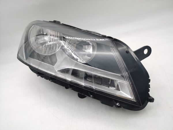 VOLKSWAGEN PASSAT B7 2011-2014 HALOGEN R.H.S HEADLIGHT ASSEMBLY