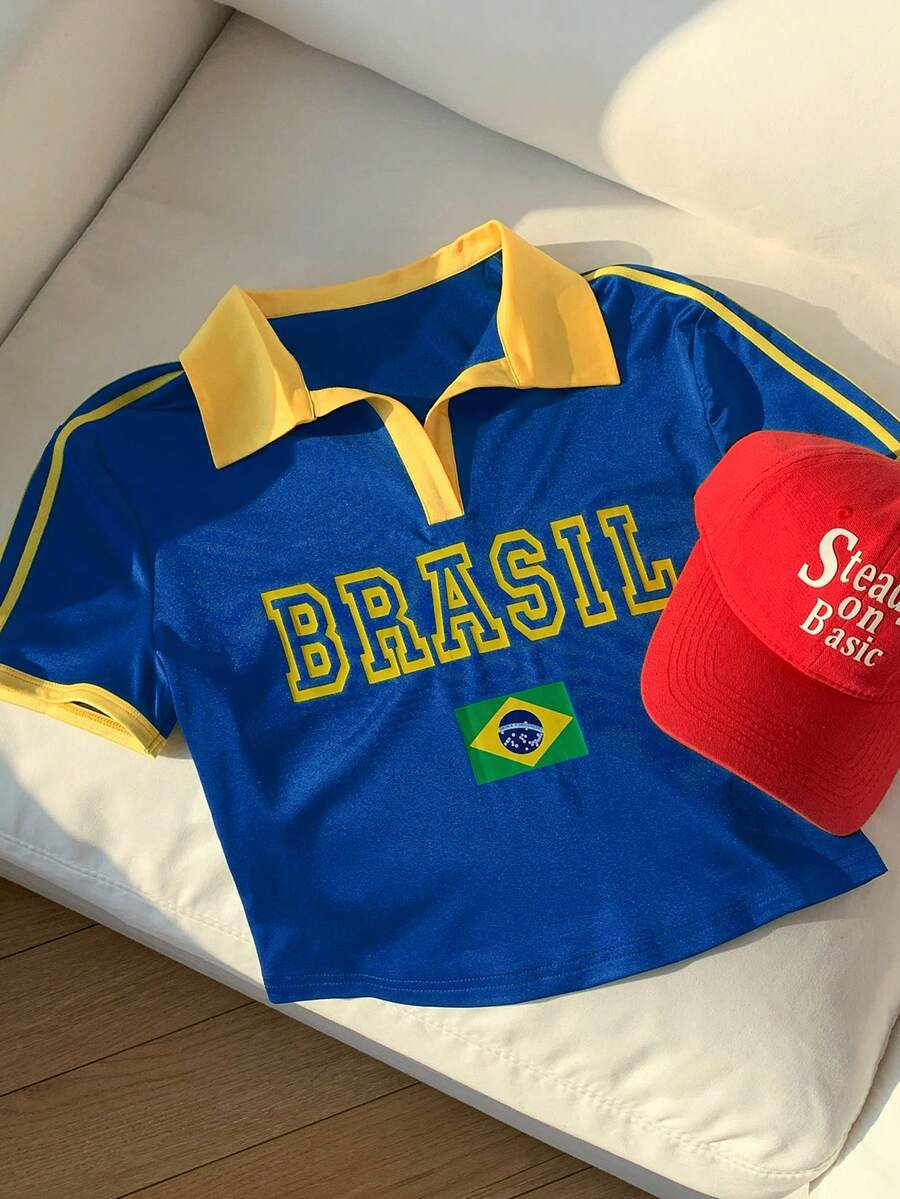 Miniatura: Camiseta Ajustada Feminina com Gola Polo e Estampa Retrô