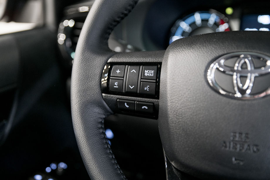 Toyota Hilux Double Cab 2.8 D-4D-F 4WD Invincible interieur