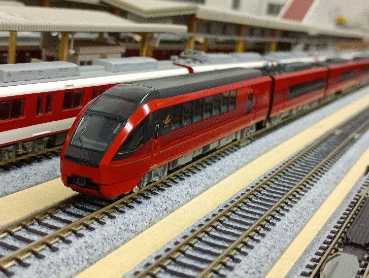 近鉄特急ひのとりが走りました。