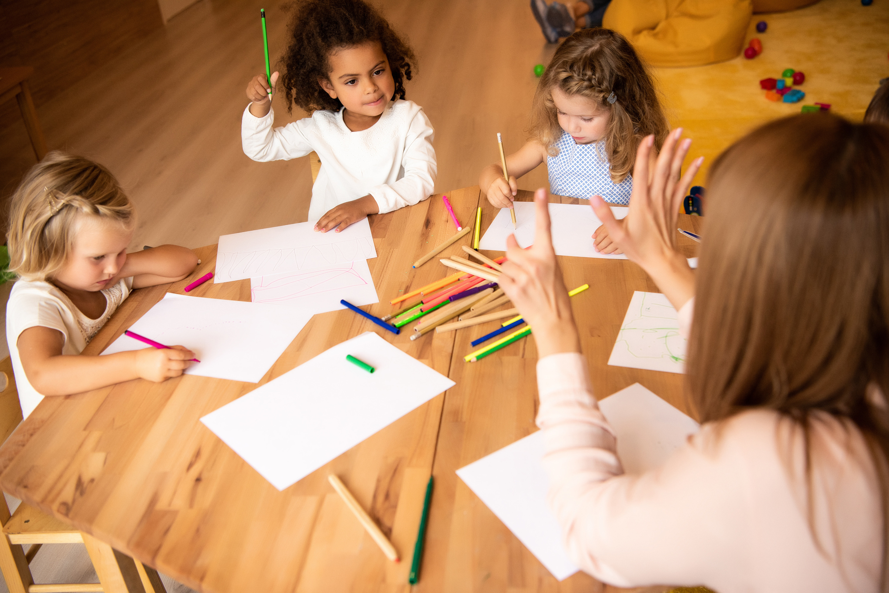 Crianças fazem reforço escolar
