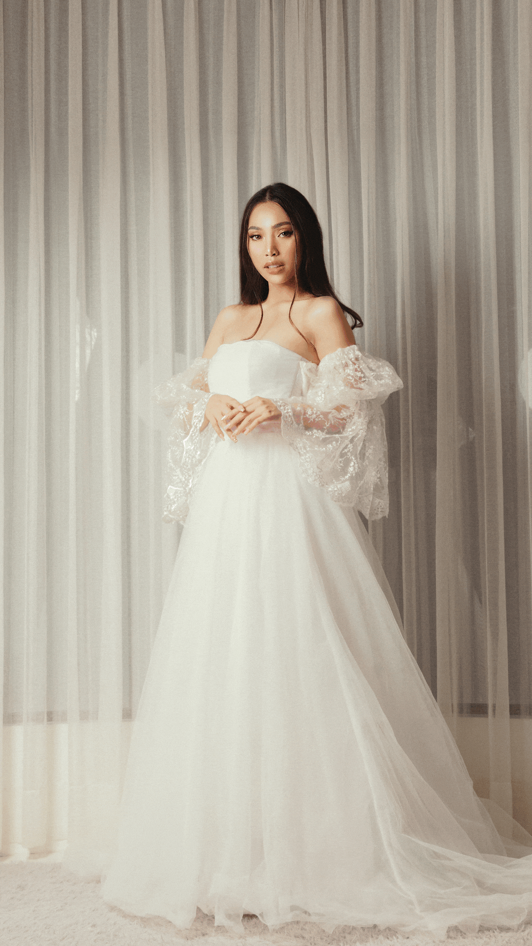 White Animated Phone Mockup Chat Social Media Instagram Story.gif