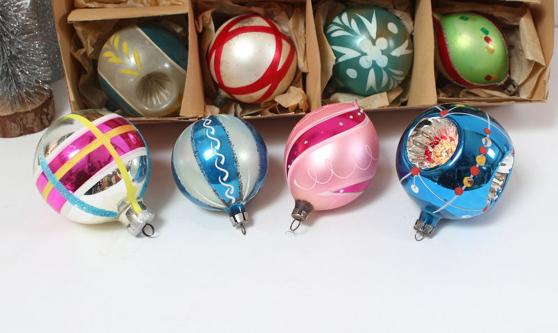 Miniature : 12 grosses boules anciennes
