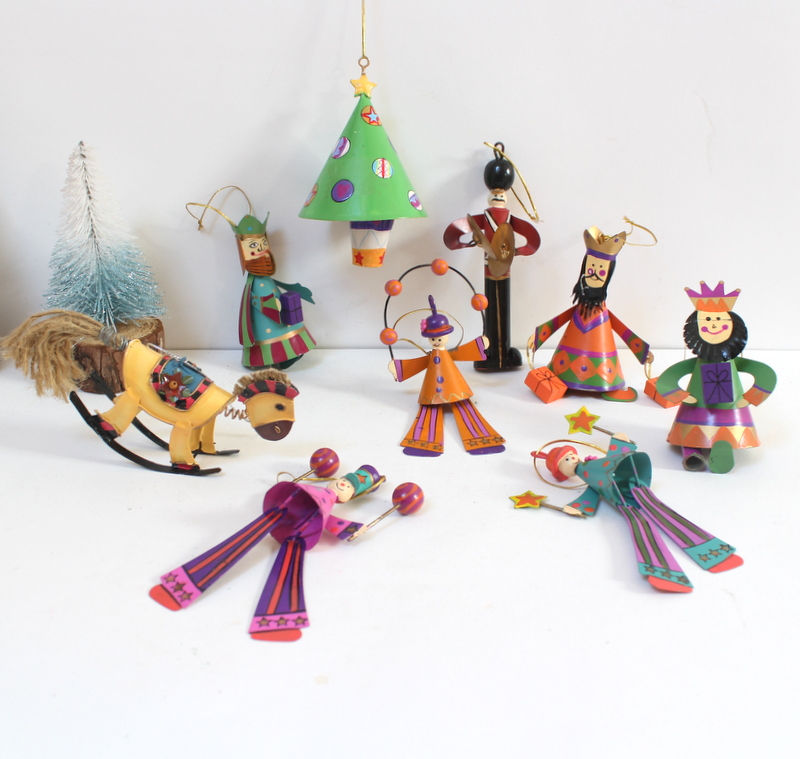 Miniature : Sujets en bois et métal peint
