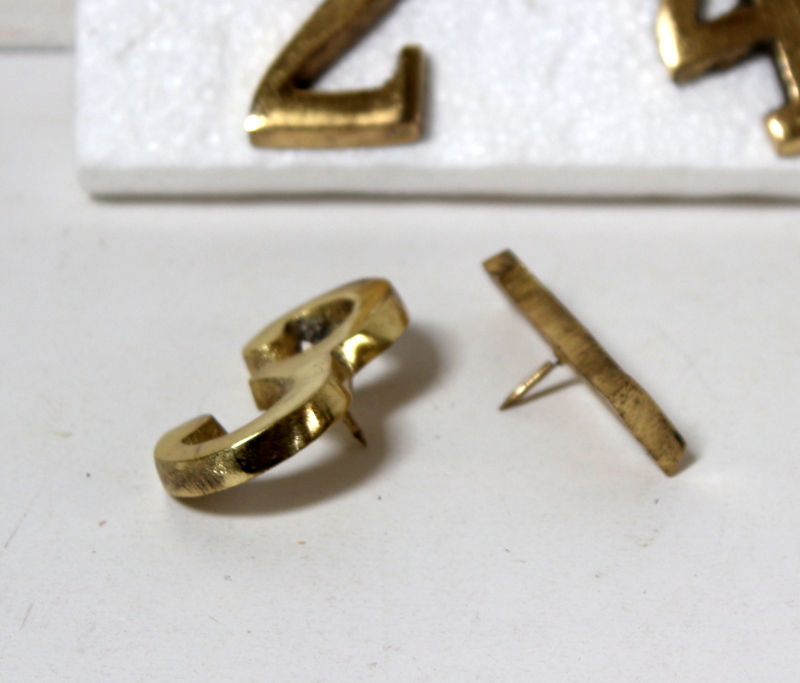 Miniature : Chiffre en laiton à clouer