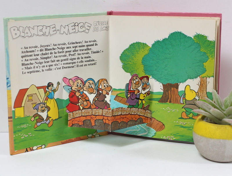 Miniature : Blanche-Neige régale ses amis