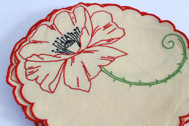 Miniature : 10 napperons brodés