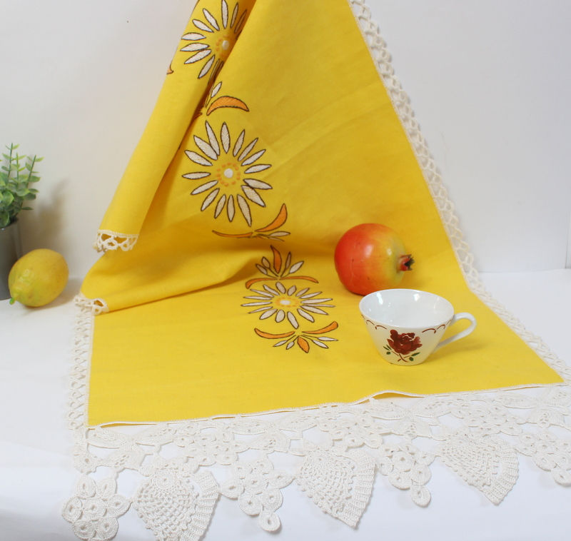 Miniature : Chemin de table jaune soleil