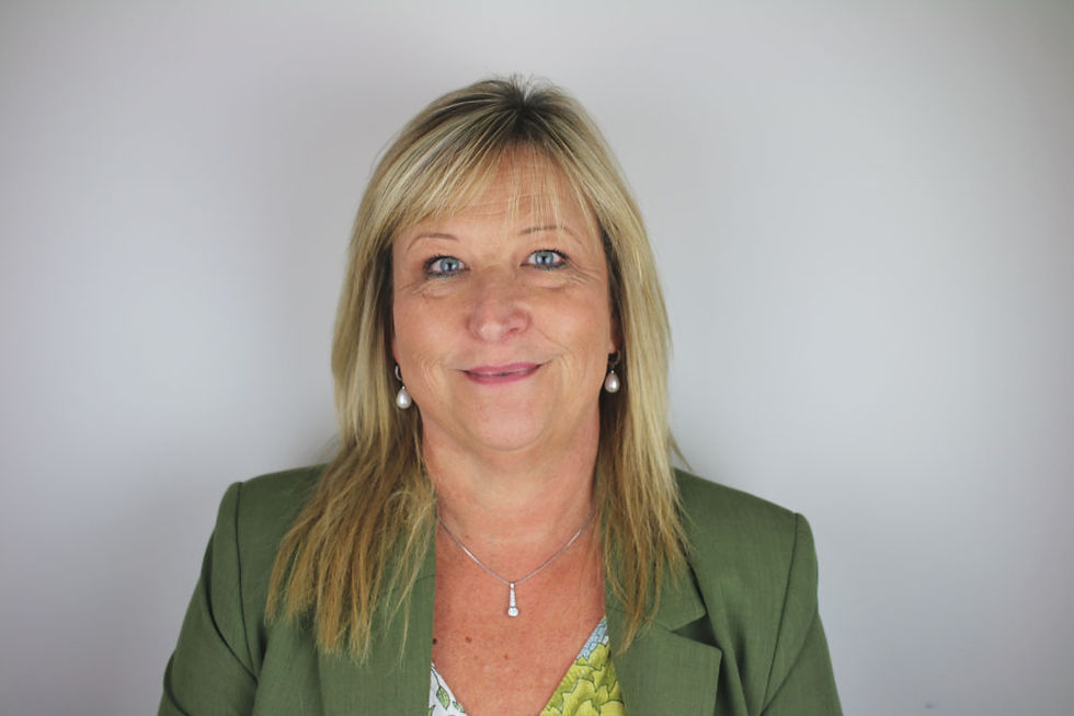 Amanda_Knight_Headshot_Landscape_Colour.jpg