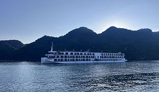 halong bay luxury cruise