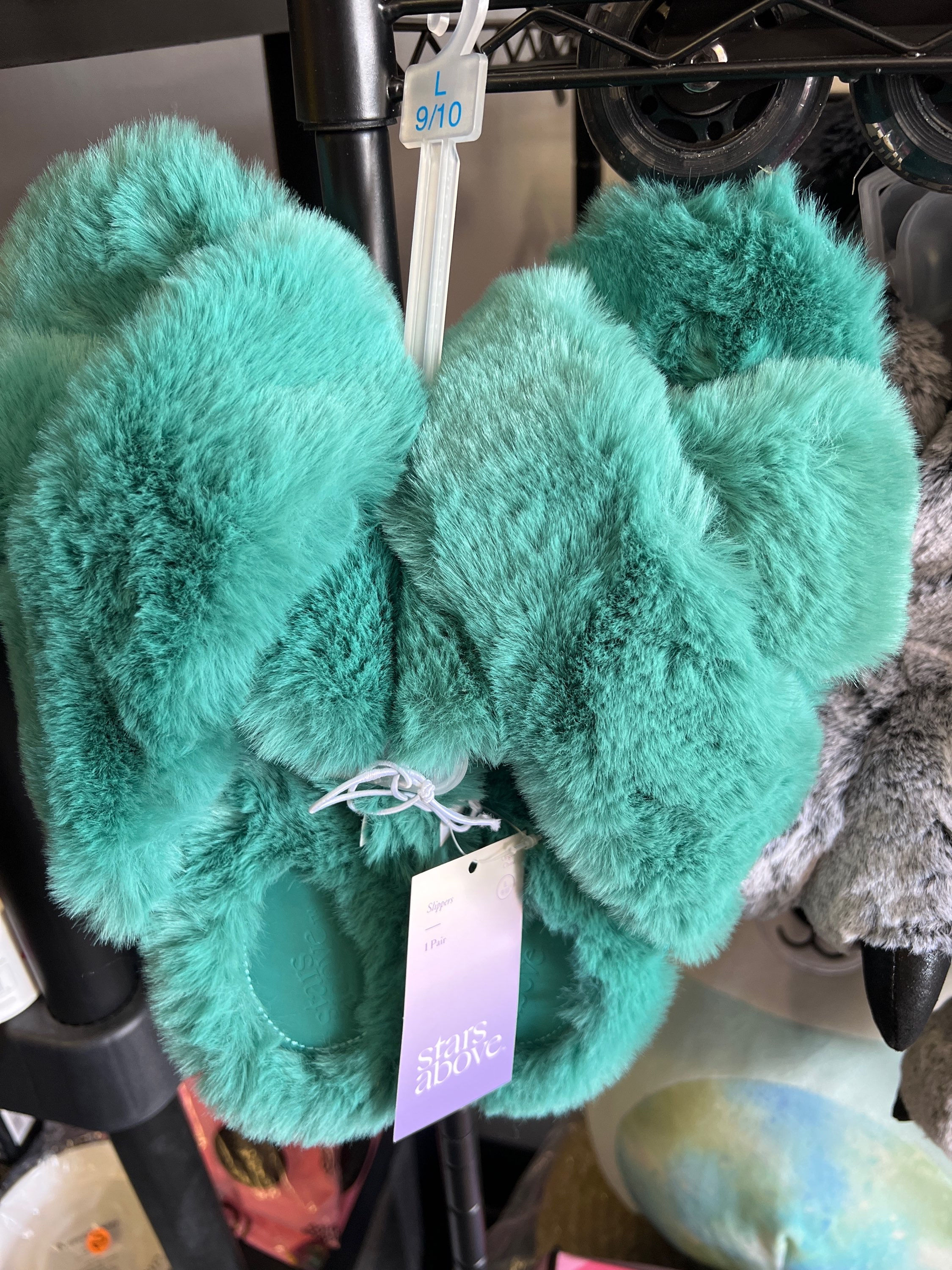Stars above slippers size large 9/10