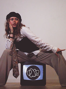 ANNA SOLO 2_edited.jpg