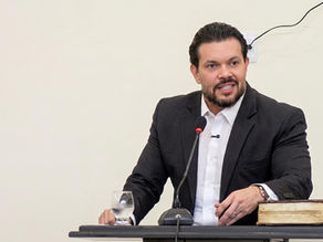 Deputado federal Acácio Favacho participa de sessão em Santana, presta contas e anuncia novos investimentos