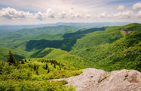 The Blue Ridge Parkway, Famous Road linking Shenandoah National Park to Great Smoky Mounta