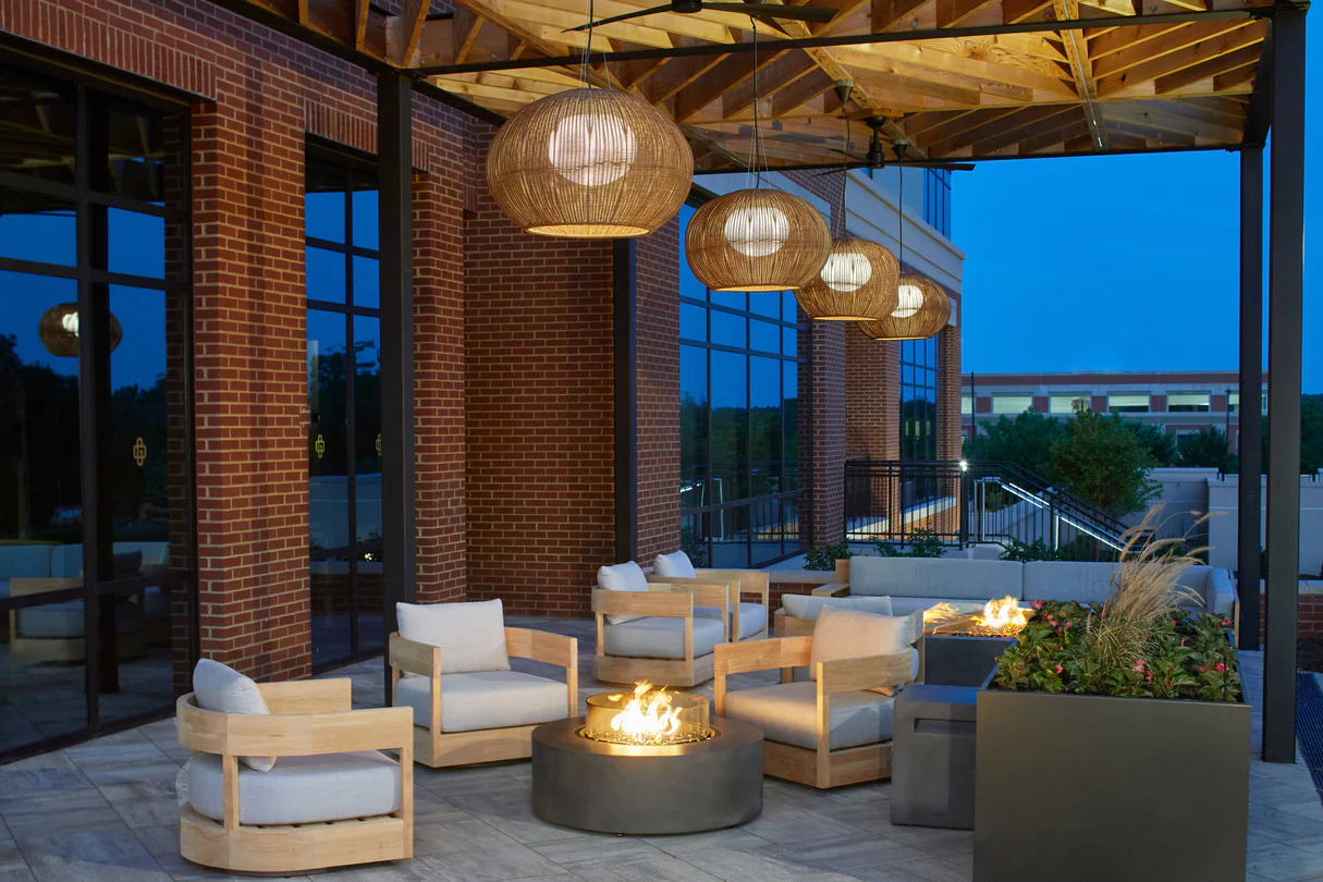 cltmu-outdoor-patio-1488-hor-clsc.webp