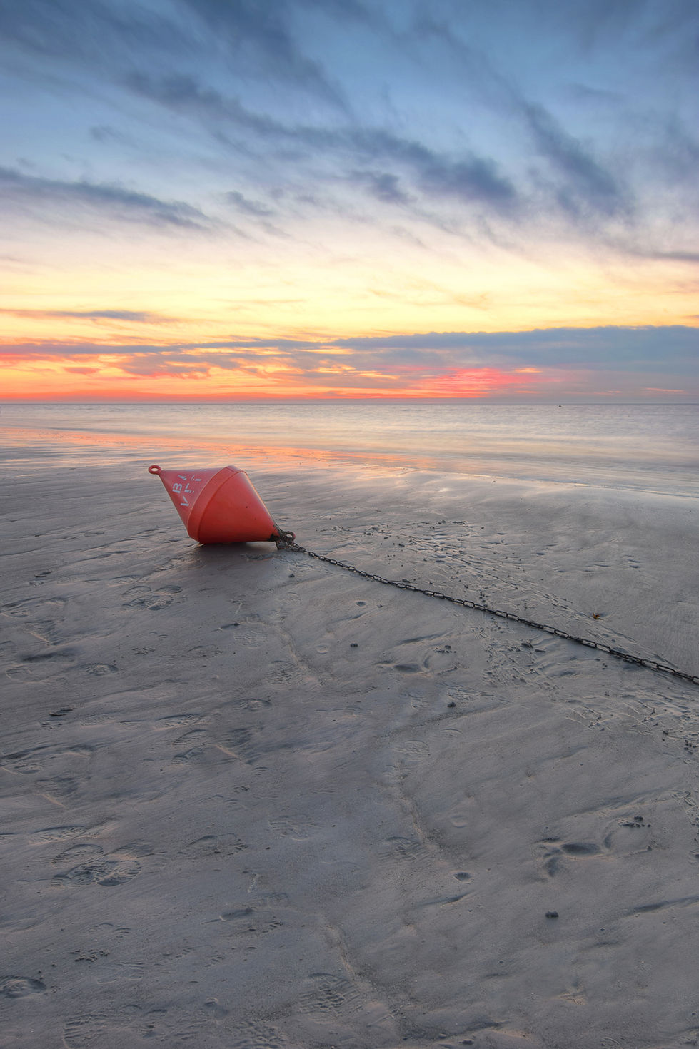 Eine Begrenzungsboje in Sankt Peter-Ording.