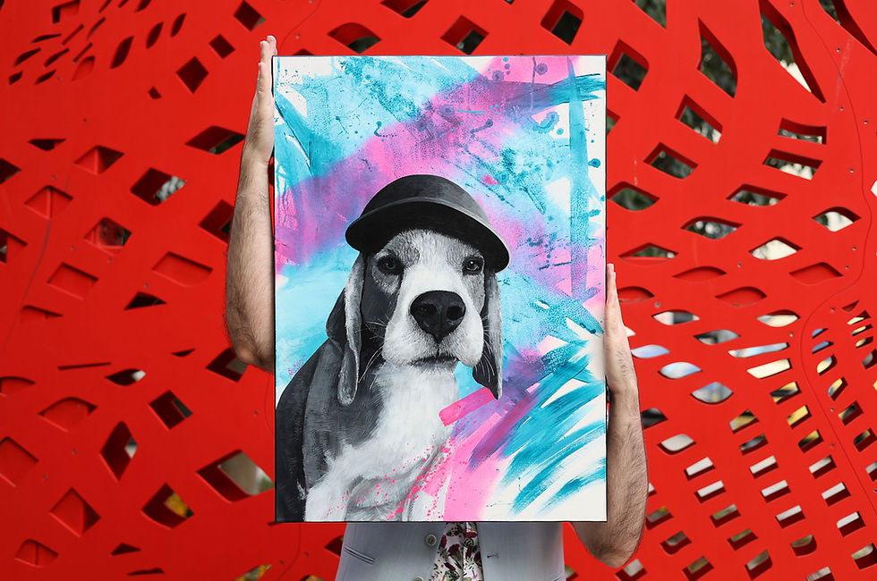 Gemälde mit Beagle mit Hut von Künstler gehalten.