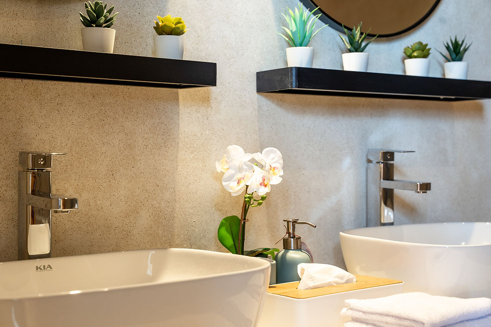 Modern Ensuite Bathrooms – Villa Dua