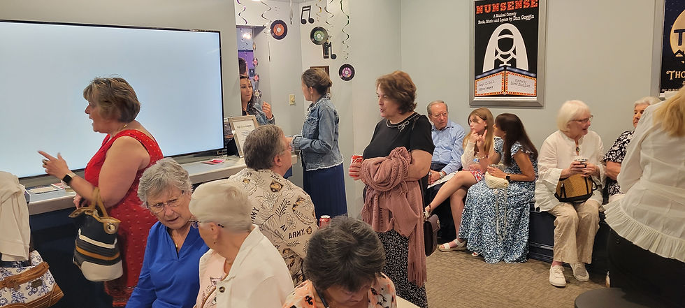 Mixing and mingling during the pre-show cocktail hour.