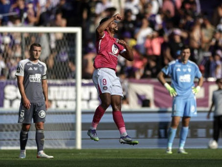 Toulouse vence Brest por dois a zero e larga bem na Ligue 1
