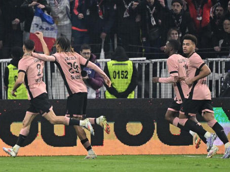 PSG vence em Lyon e dispara no campeonato