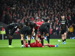 Hugo Ekitike é submetido a uma cirurgia em Londres