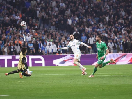 Olympique de Marseille goleia Saint-Etienne no Vélodrome