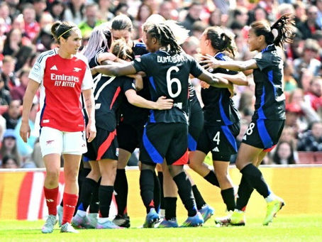 Lyon vence Arsenal e fica perto da final da Champions feminina
