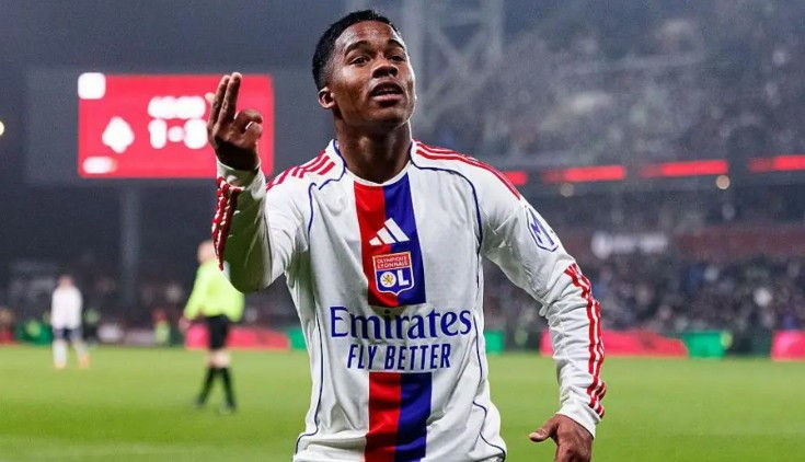 Lyon vence Rennes com gol de Endrick