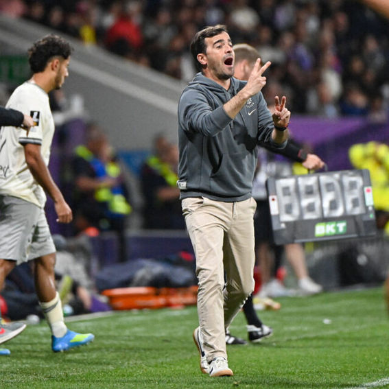 Toulouse anuncia saída do técnico Novell ao final da temporada