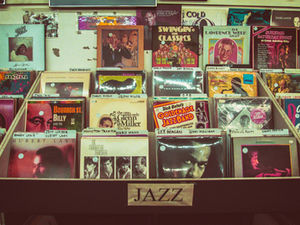 Muzik dan Piring Hitam