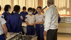 鳥羽小6年廃油ろうそく作り(R7/12/15)