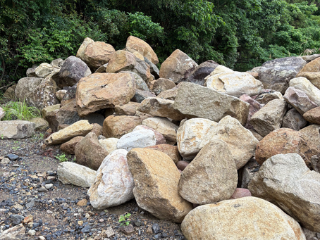重厚感が魅力!大きい石で作るロックガーデン