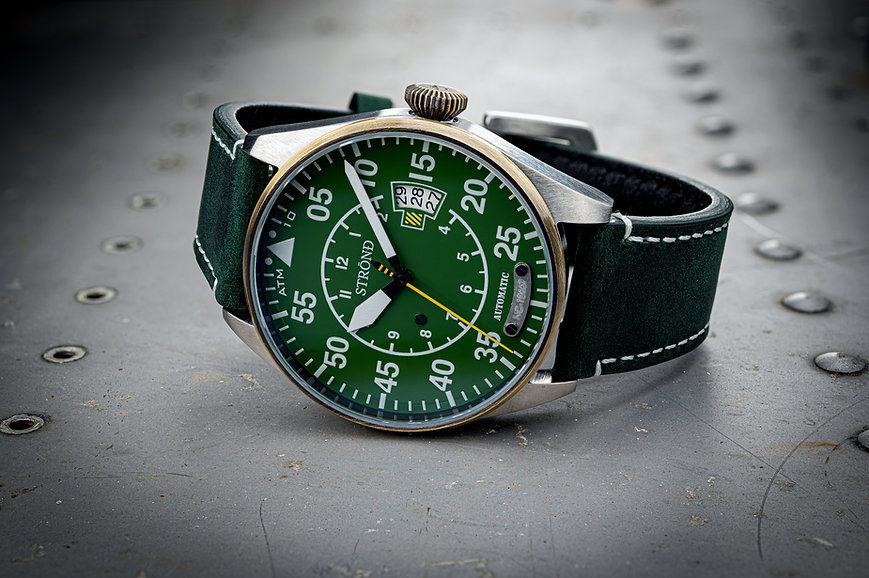 Thumbnail: STROND DC-4 vintage automatic watch army green dial