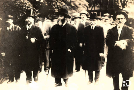 Freirdiker Rebbe B (7)-2.jpg
