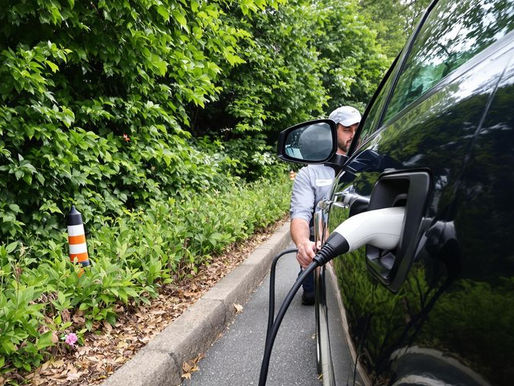 Can Roadside Assistance Help With Electric Vehicles? Exploring Support Options for EV Owners