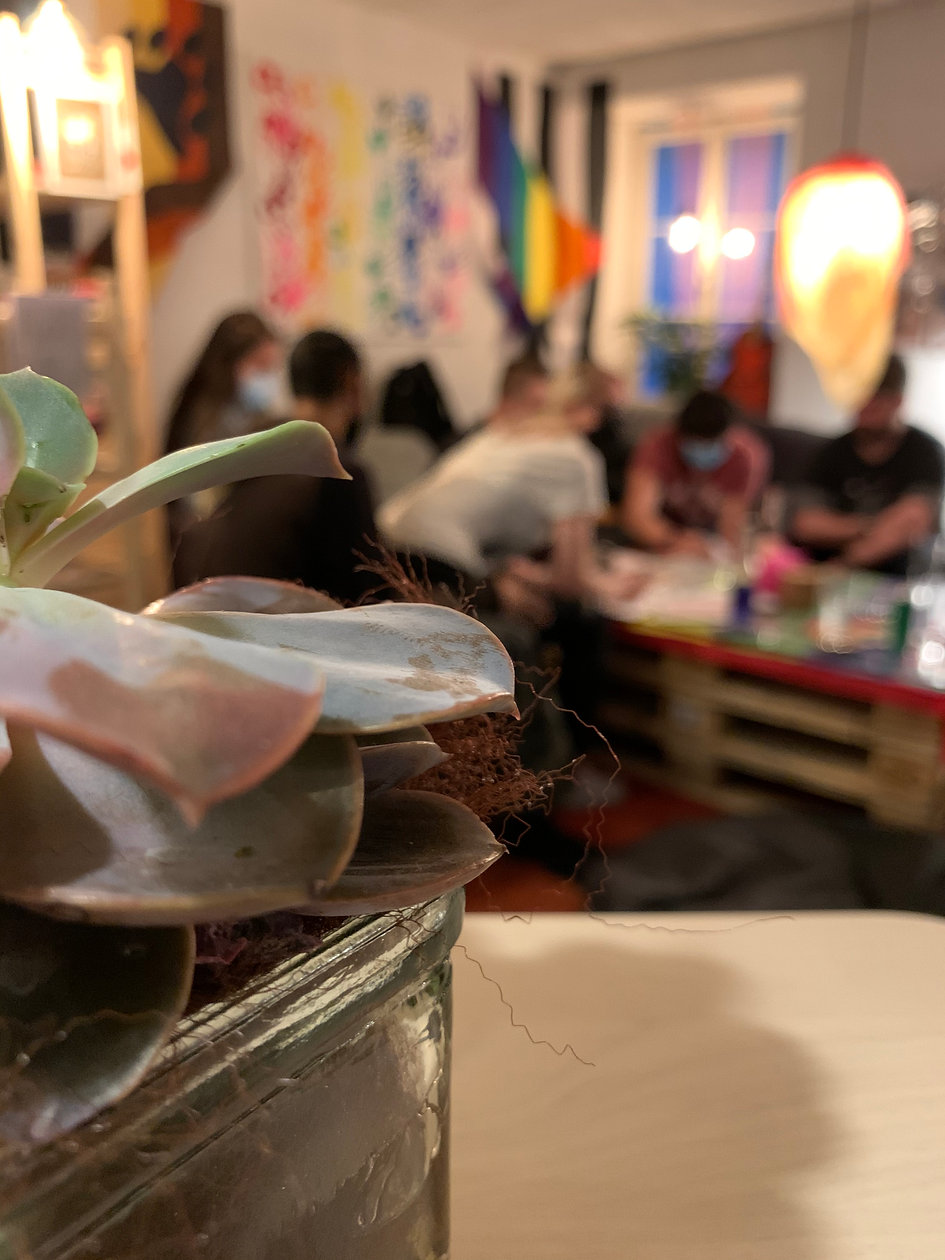 ein Jugendzentrum für Schwule, Lesben, Bisexuelle, Transpersonen und Intergeschlechtliche