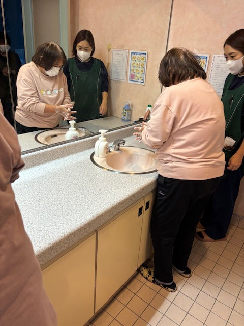 「正しい手洗いのしかた」を思い出しながら