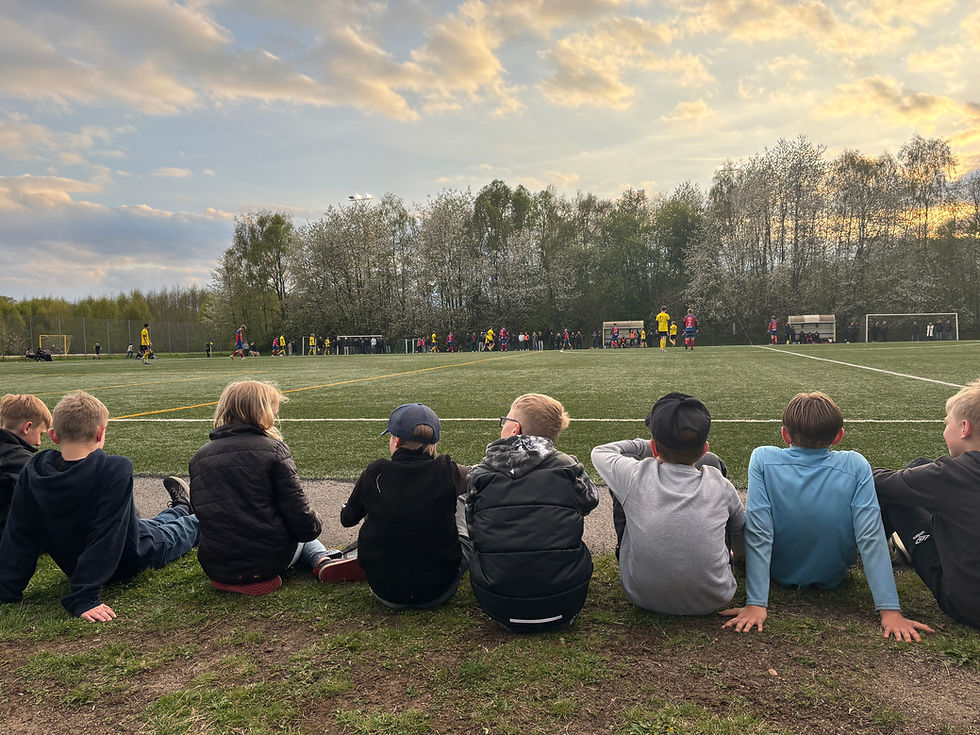 Het derbydrabbning mellan Furulunds IK och Kävlinge Harrie FF – mål, känslor och kamp in i slutminuterna