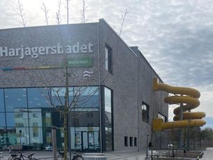 UPPDATERING: Badet öppet igen (relax fortsatt stängd) Hela simhallen på Harjagersbadet stängd – klorproblem bakom