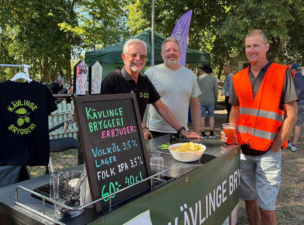 Glada försäljare som kämpat på för att göra kunderna nöjda.